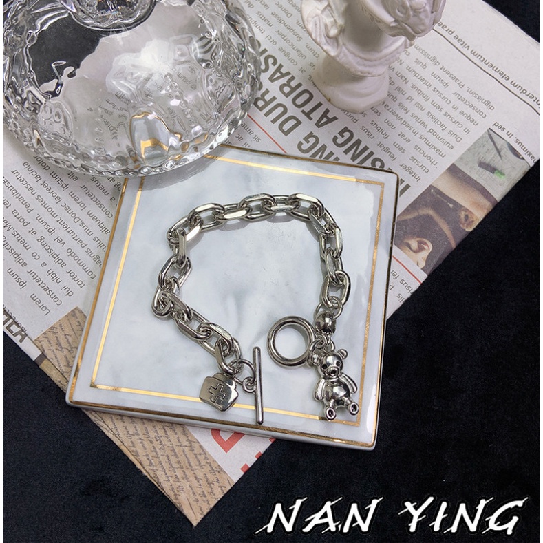 Gelang Tangan Rantai Aksen Beruang Simple Ala Korea / Retro Untuk Wanita