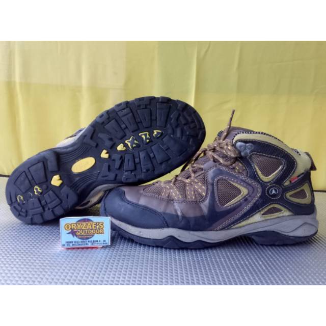 sepatu gunung leisure time coklat