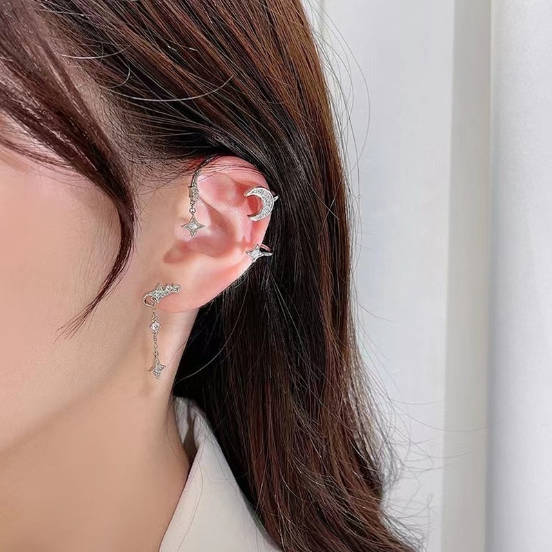 Anting Klip Tanpa Tindik Desain Bulan Bintang Hias Kristal Berkilau Gaya Vintage Korea Untuk Wanita