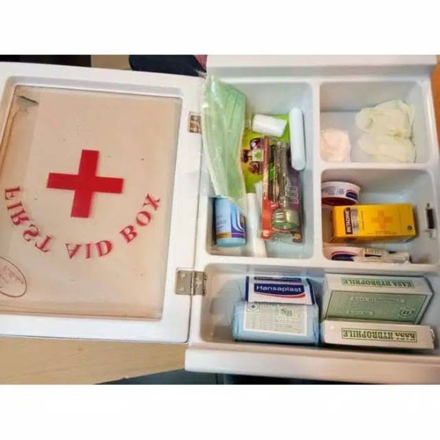 Kotak OBAT /First Aid Box KIT/ Kotak P3k Dinding + isi Type A