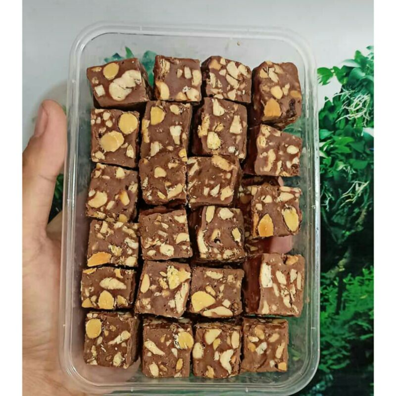 

cokbar isi mede mix almond 500 gr