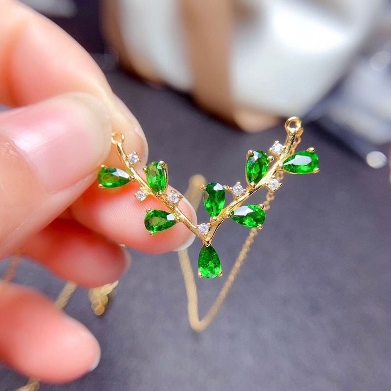 Natural Simple Personality Green Moissanite Antlers Modeling Necklace