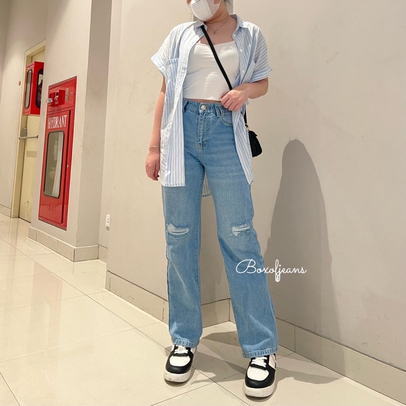 Boxofjeans - MARIE Ripped HW Loose Jeans - LIGHT BLUE