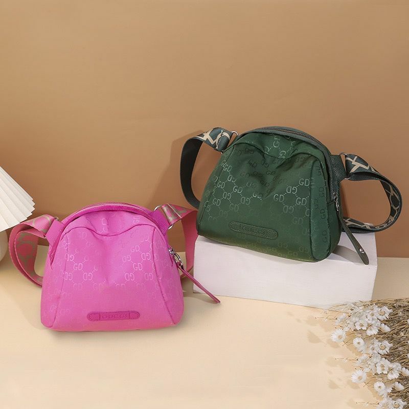 Kode :SALE ELJ 6118 tas import / Tas fashion / tas selempang / tas murah IDR : 93 rbukuran: 18 x 23 
