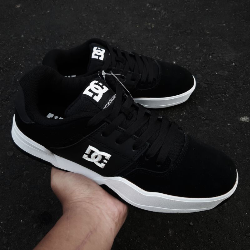 dc shoes central wheat