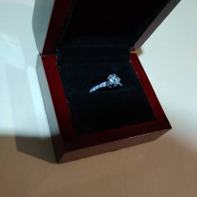 Cincin Solitaire cartier