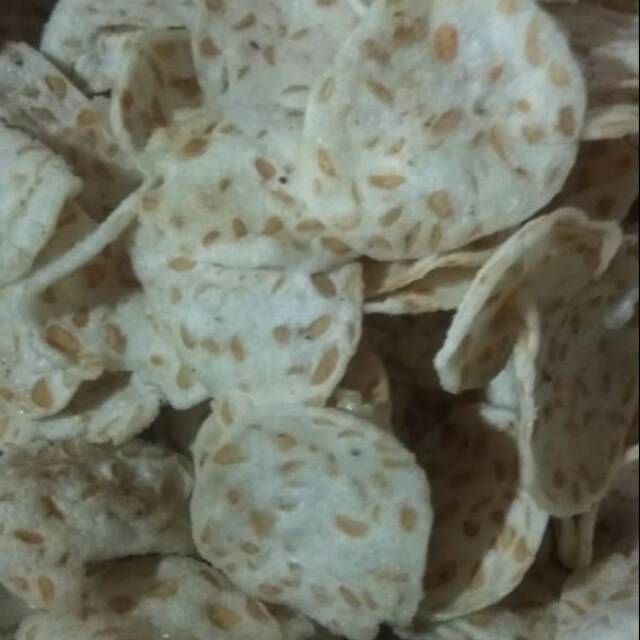 

Krupuk tempe renyah dan tanpa bahan pengawet.