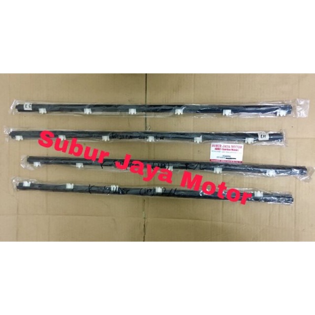 Karet pelipit kaca pintu depan kijang super rover jantan