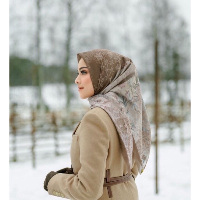 Buttonscarves Frozen Wood