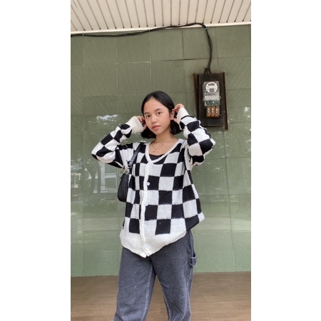 Chessy Chekkered Knit Cardigan | Kardigan Rajut Motif Kotak-kotak