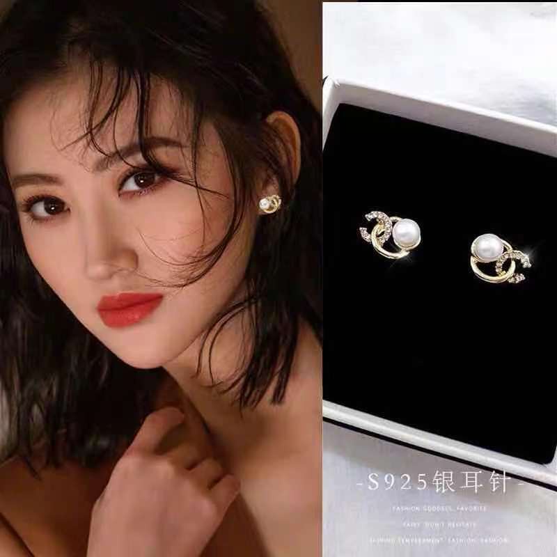 Perak sterling 925 wanita bermutu tinggi geometris C berbentuk anting-anting elegan 2021 baru trendi