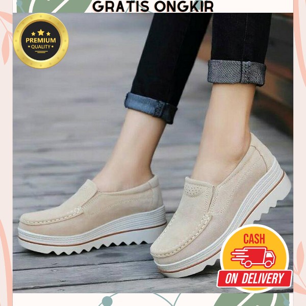 Sandal Weges Weges Wanita Terbaru Korean Style Nyaman Dipakai Sepatu Sepatu Kasual Suede Sandal Wedg