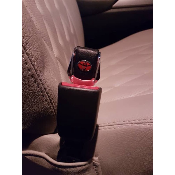 Colokan Seatbelt / Seat belt / Safety Belt Logo Toyota Kulit