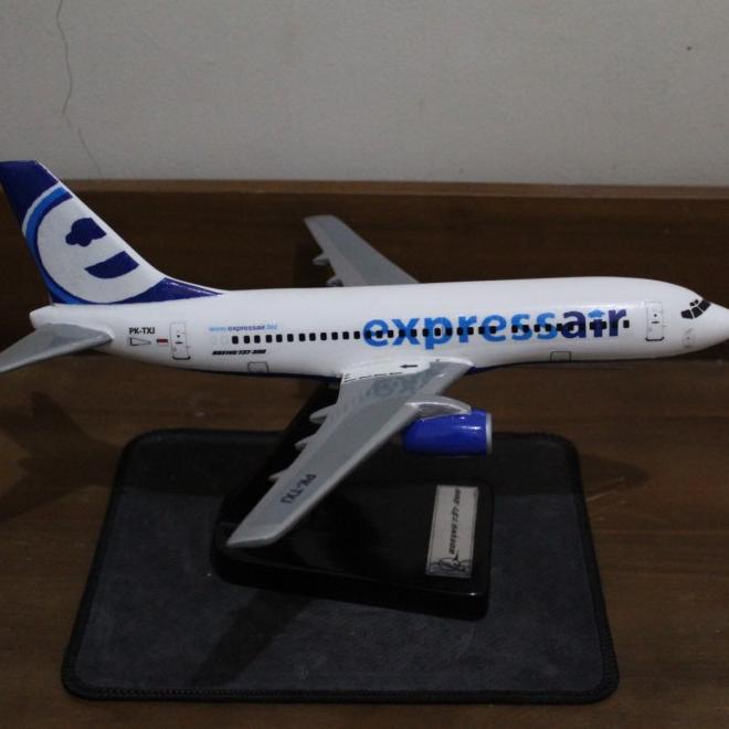 Miniatur Pesawat Express Air Boeing 737-300