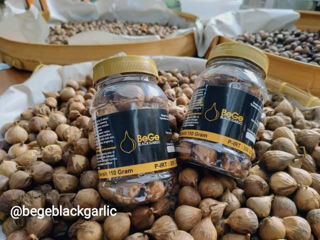 

BeGe Black Garlic - Bawang Hitam Tunggal, Bawang Lanang Hitam (110 gram)