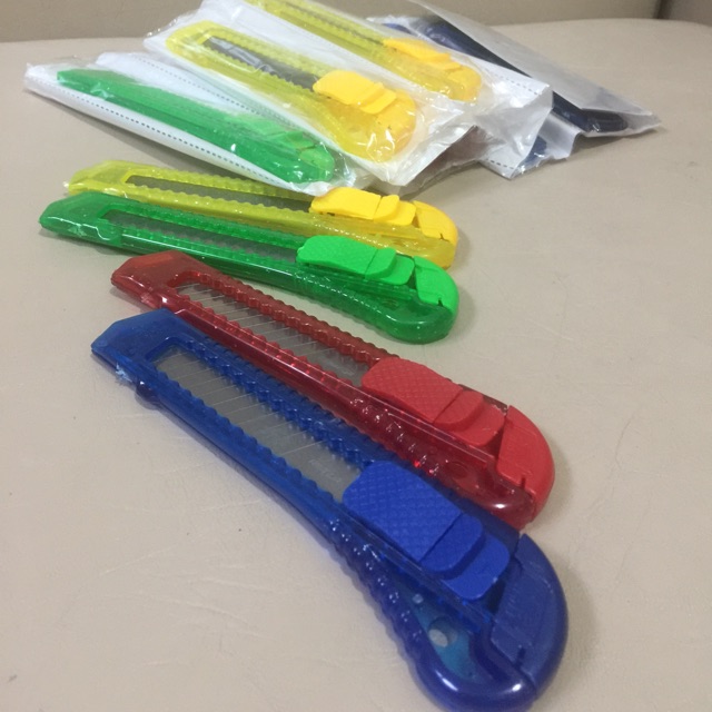 

PISAU CUTTER MURAH PRAKTIS / CUTER WARNA WARNI