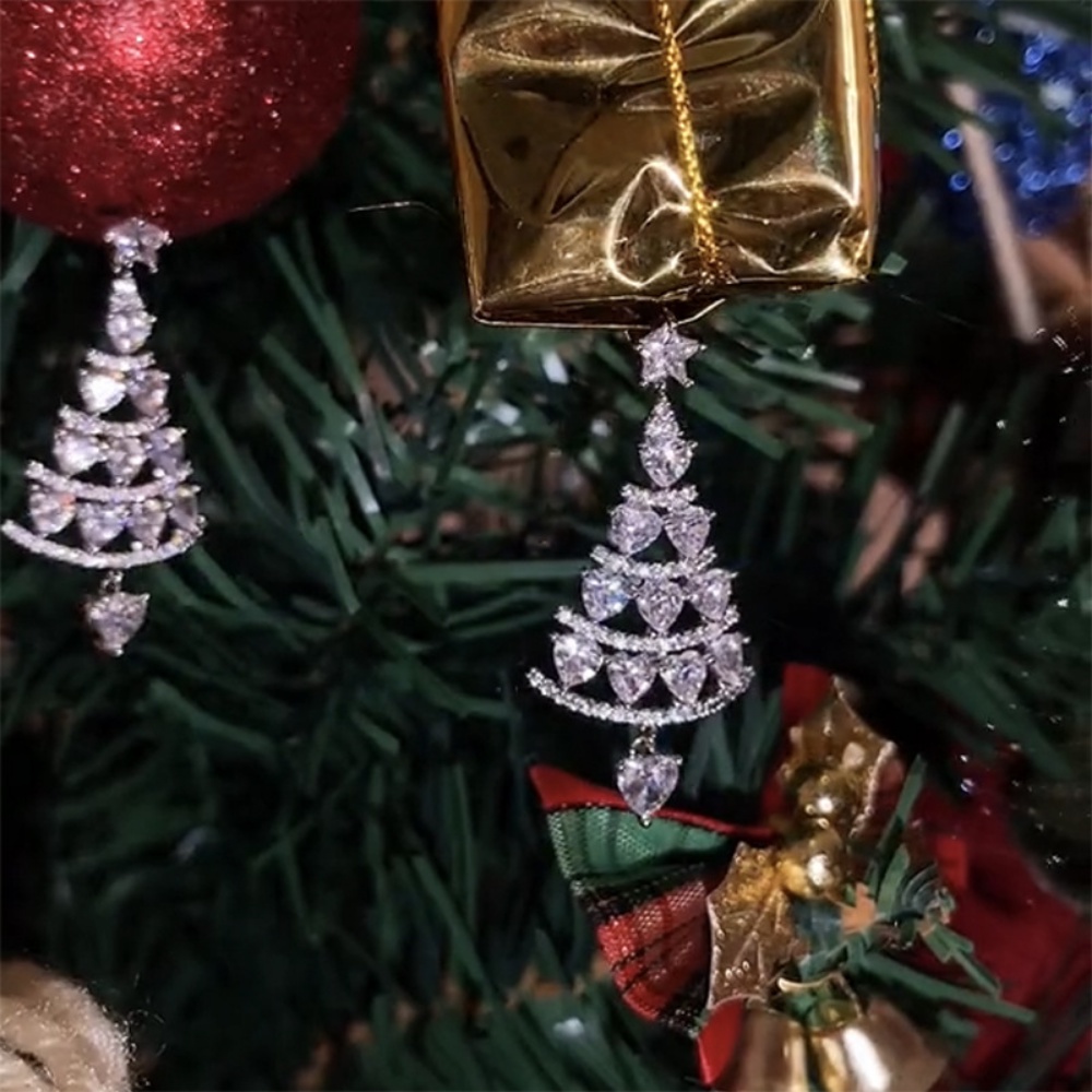 Anting Bentuk Pohon Natal Aksen Berlian Untuk Wanita