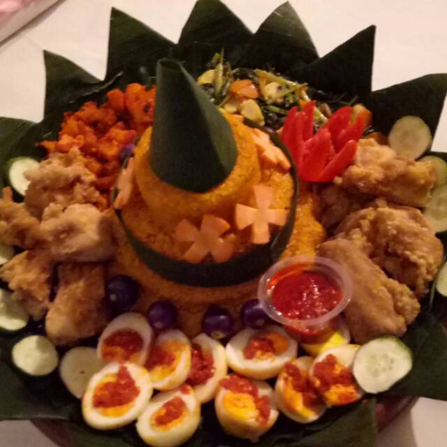 

Tumpeng