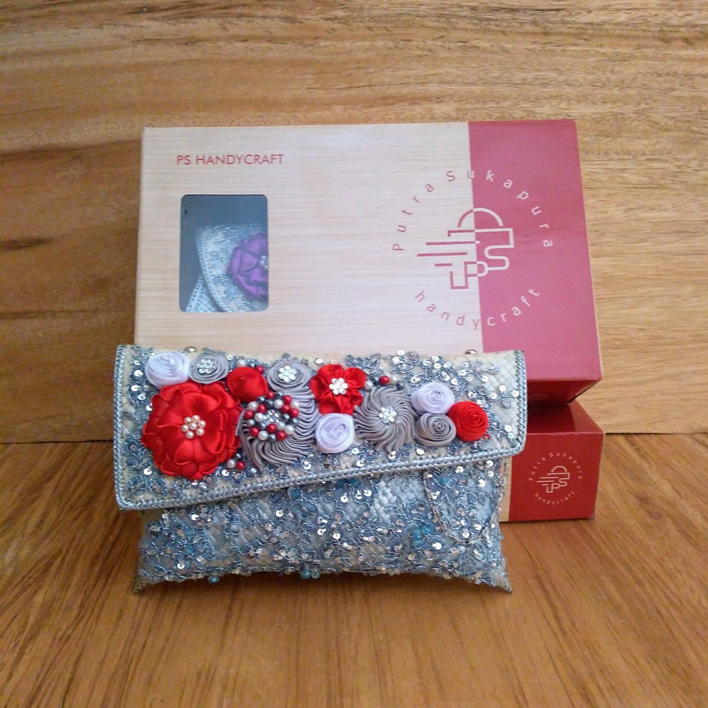 Putra Sukapura Clutch Pesta Anyaman Pandan Eksklusif Silver Red Full Brokat Dompet Wanita