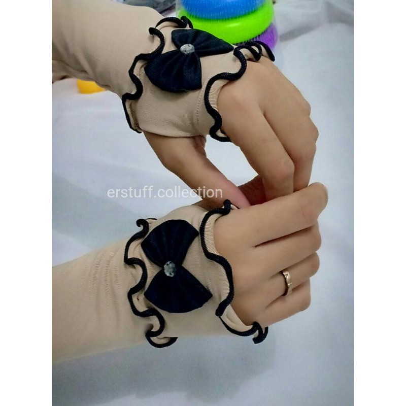 HANDSOCK JEMPOL CURLY KRIWIL PITA