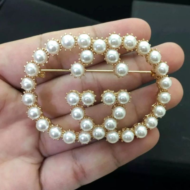 Bros import Brooch Branded Band Motif Gc untuk hiasan baju di dada kualitas Import Peniti Baju Import swarovsky Brooch Premium Quality Fashion import bahan Bagus Bro29
