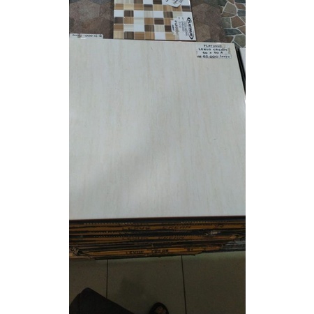 Keramik Lantai Kilap Platinum Lexus Cream 50x50 KW1