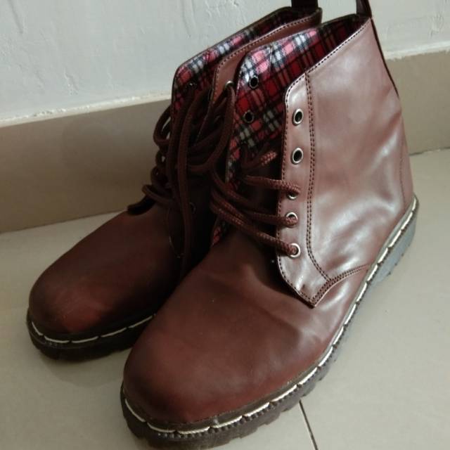 Sepatu kulit  # stradivarius #volcom #insight #ripcurl #roxy