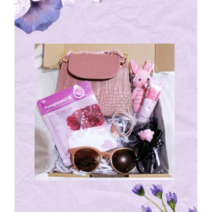 

GIFTBOX/HAMPERS/KADO CEWEK ULANG TAHUN ANNIVERSARY WISUDA "Cherry Hampers