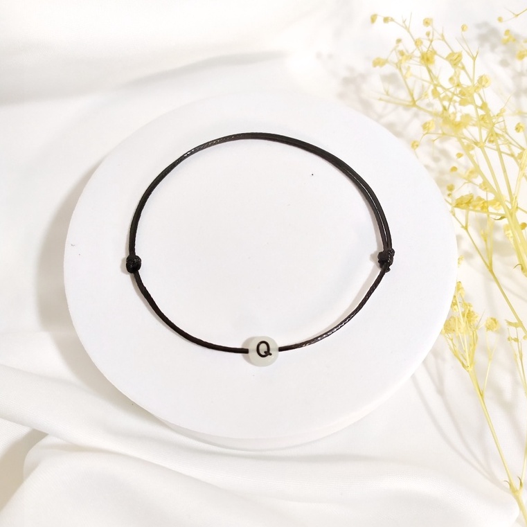 gelang glow in the dark inisial huruf bisa nyala wanita pria tali hitam korea waterproof-Q