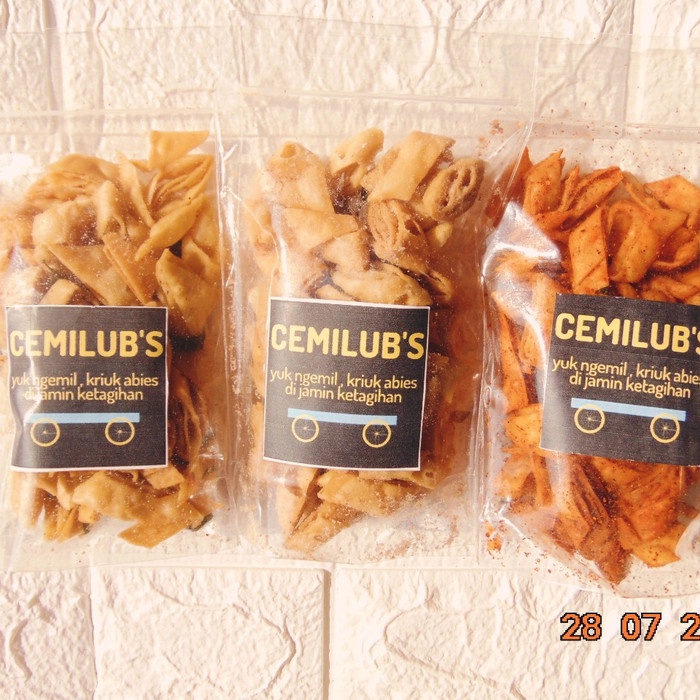 

TERLARIS Kerupuk Pangsit Goreng Pedas Asin Gurih Bahan Premium Harga Murah - Asin
