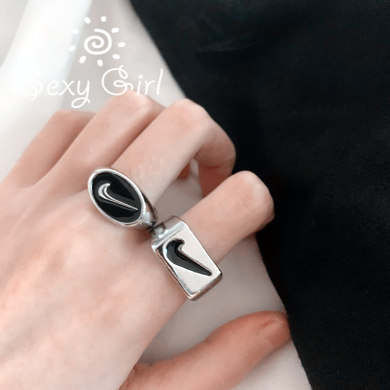 Cincin Desain Simbol Tick Gaya Retro Gothic Untuk Unisex