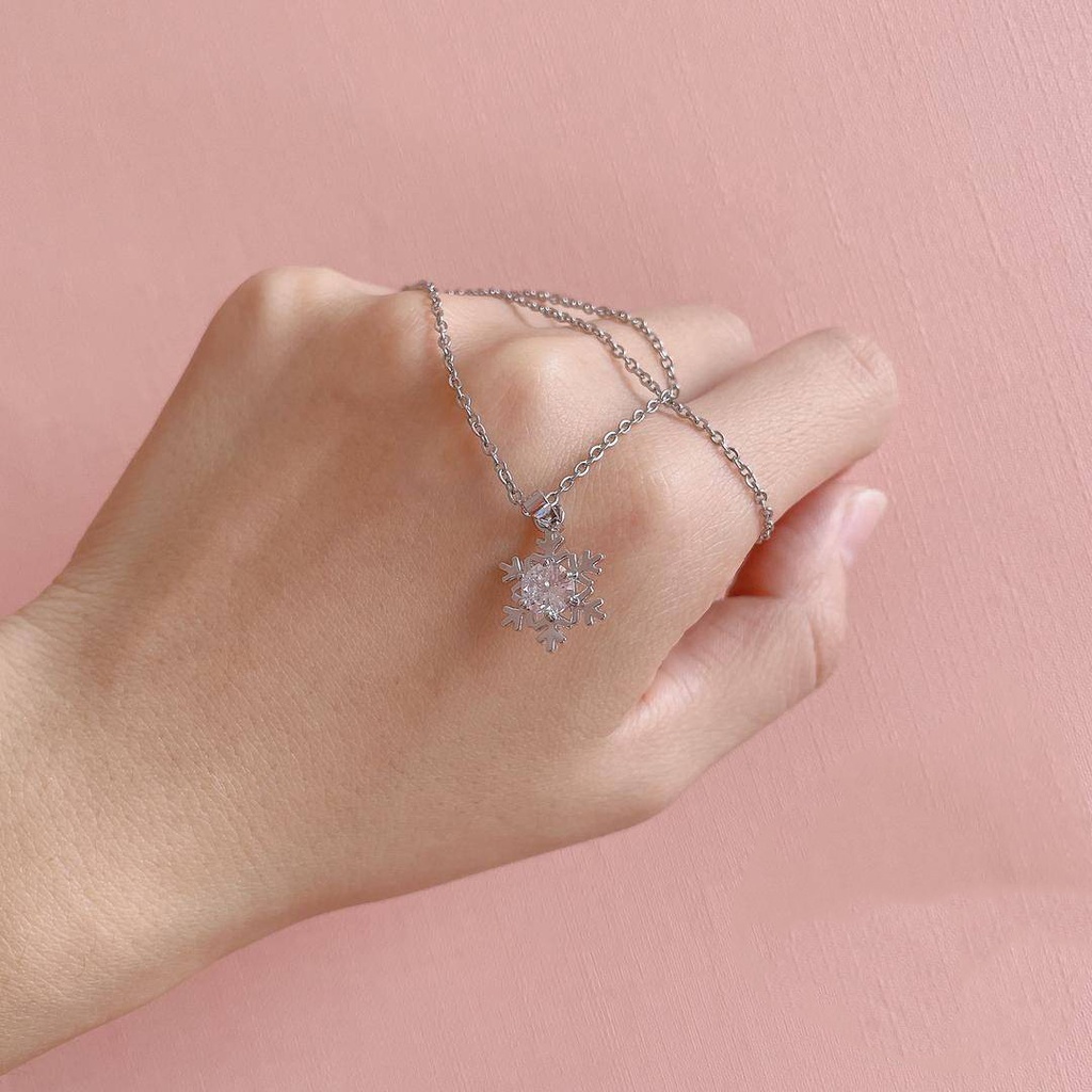 Live ornamen zircon kepingan salju liontin kalung ins gaya klavikula kalung perhiasan baja titanium