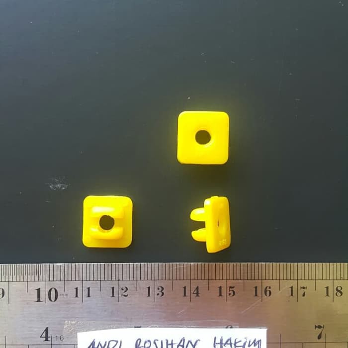 Dudukan Baut Mobil Kuning Avansa Xenia Nissan Ayla Agya Calya Universal