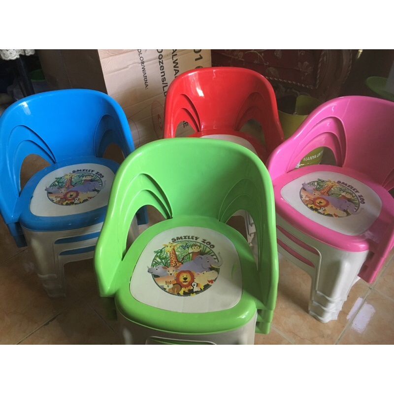 Bangku/ kursi sender anak/ buat anak santay bahan plastik/ bangku anak
