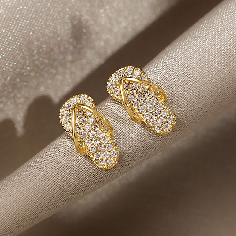 Anting Tusuk Desain Sandal Selop Mini Warna Gold Hias Kristal Untuk Wanita