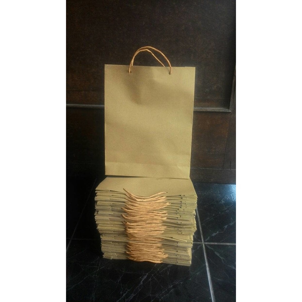 

Paper Bag Tas Kertas Polos Ukuran 18x5x22 SVN166