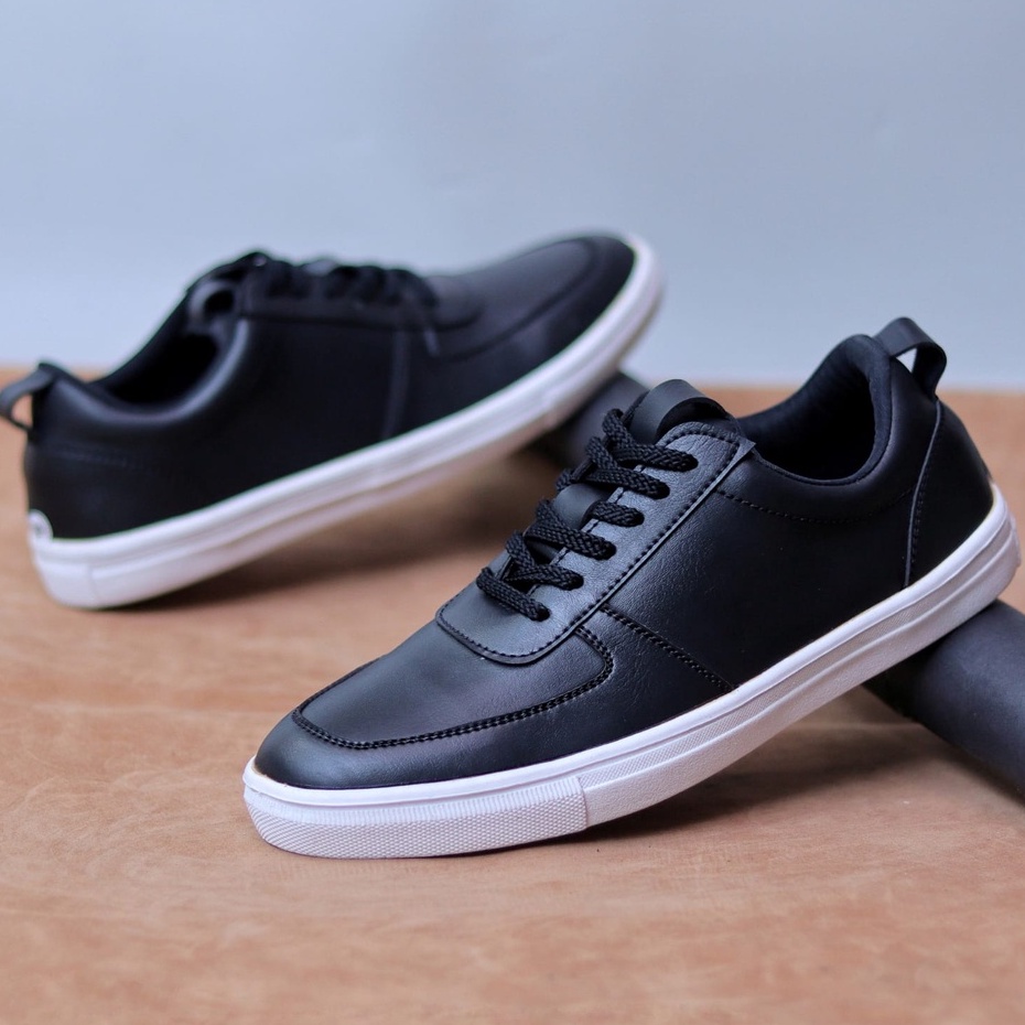 THOR Sepatu Kasual Sneakers Pria Trendy Kulit Sintetik Original Distro Simple Murah Anti slip Main Gaya Hangout Laki Laki