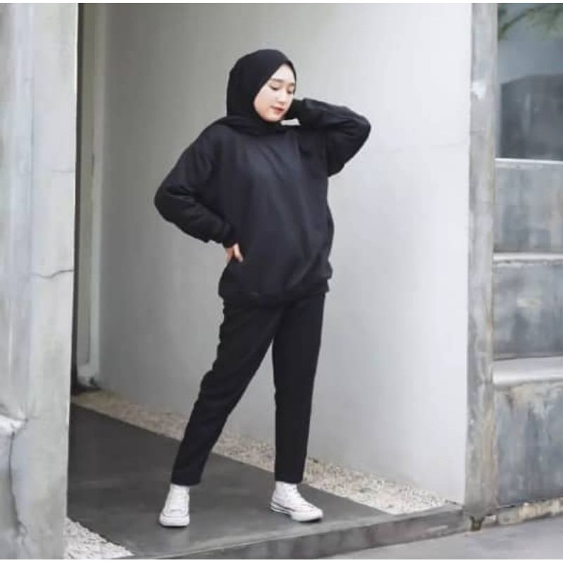 BASIC SWEATER- SWEATER WANITA KEKINIAN -Hitam
