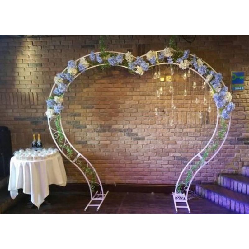 backdrop love / pergola dekorasi pelaminan