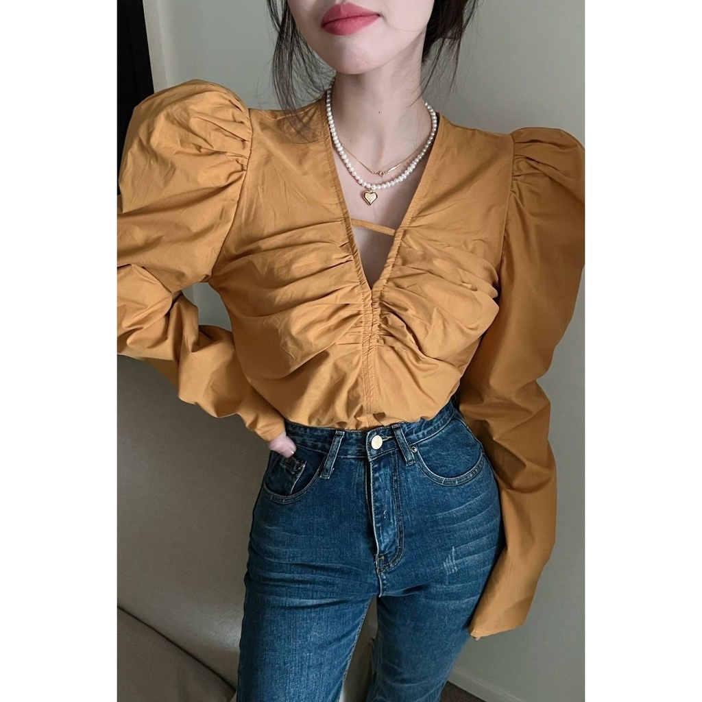 French retro v-neck longgar pendek lipit kemeja wanita musim semi dan musim gugur desain niche chic gelembung atasan lengan panjang