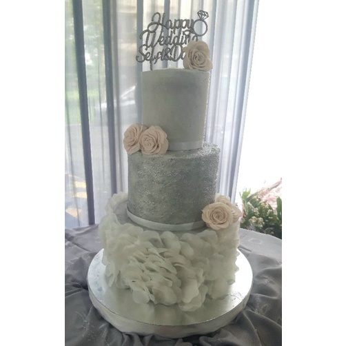 

Cake 3 Tier Sweet Cake/ Wedding Cake Cantik