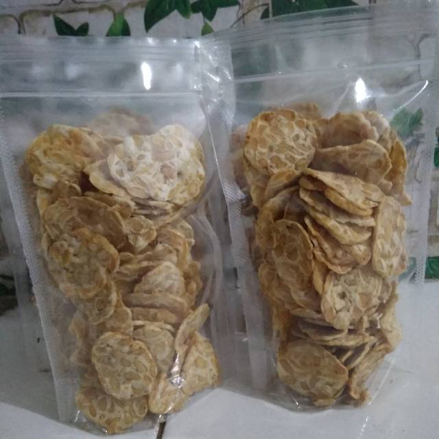 

Kripik Tempe Dibuat dari kacang kedelai ,tepung tapioka,rasa original renyah enak dijamin ketagihan