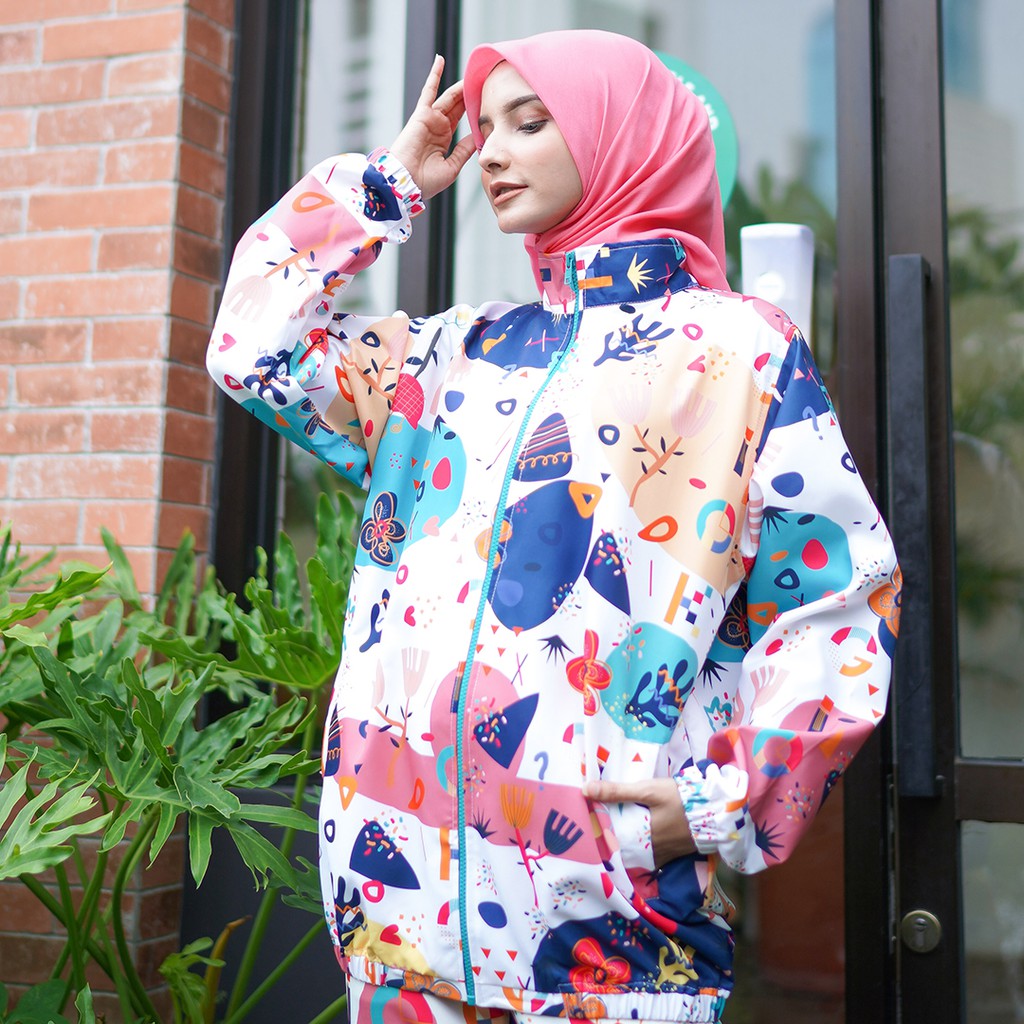 Lexy Coach Jacket tersedia dalam 2 warna + Mini pouch by Giok Scarf