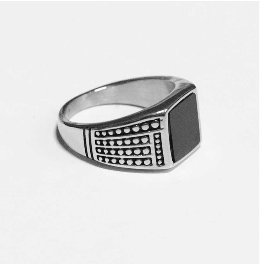 Cincin Bahan Titanium Steel Warna Hitam Aksen Batu Permata Kristal Gaya Vintage Untuk Pria