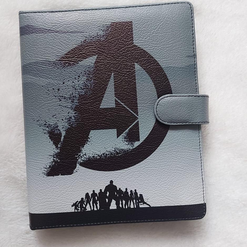 

Promo Terlaris BINDER PRINTING MOTIP AVENGER A5/20RING DAN B5/26RING