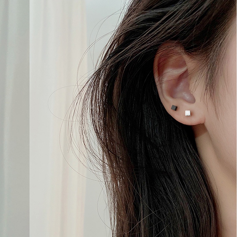 Roselife 2pcs Anting Tusuk Bentuk Kubus 3D Bahan Titanium Stainless Steel Anti Air Untuk Pria / Wanita