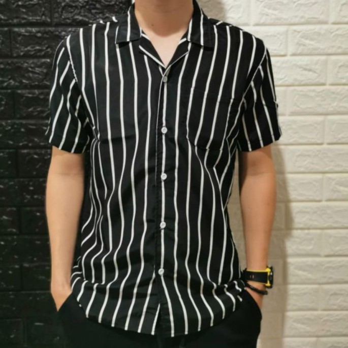 BananaColaFashion - Kemeja Cowo/Kemeja Salur Cowo Salur Hitam Putih / Kemeja Stripe Pria