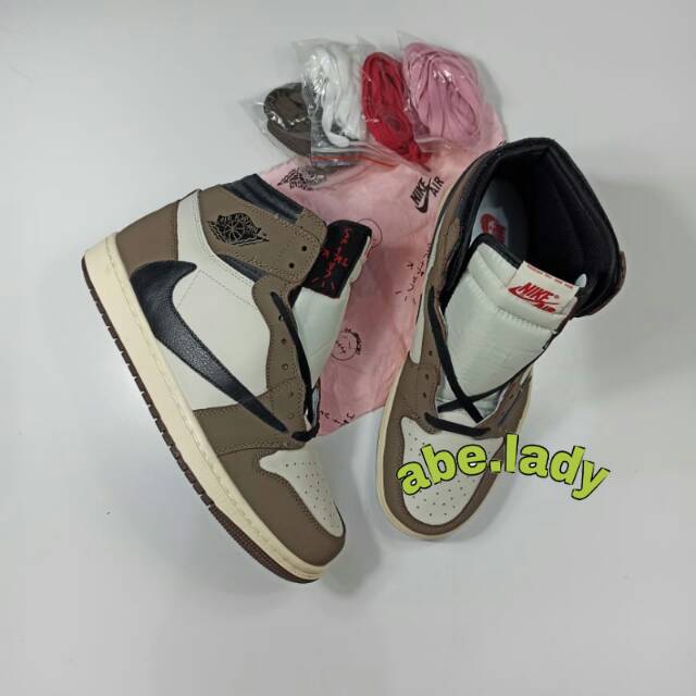 TRAVIS SCOTT X NIKE AIR JORDA 1 RETRO HIGH OG MOCCA