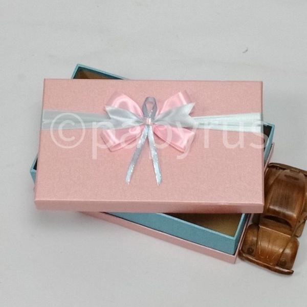 

PAPYRUS Sandwich 15x25 Tinggi 8cm Kotak Kado Gift Box Hadiah Pita B