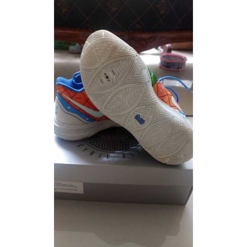 Sepatu Basket Kyrie 5